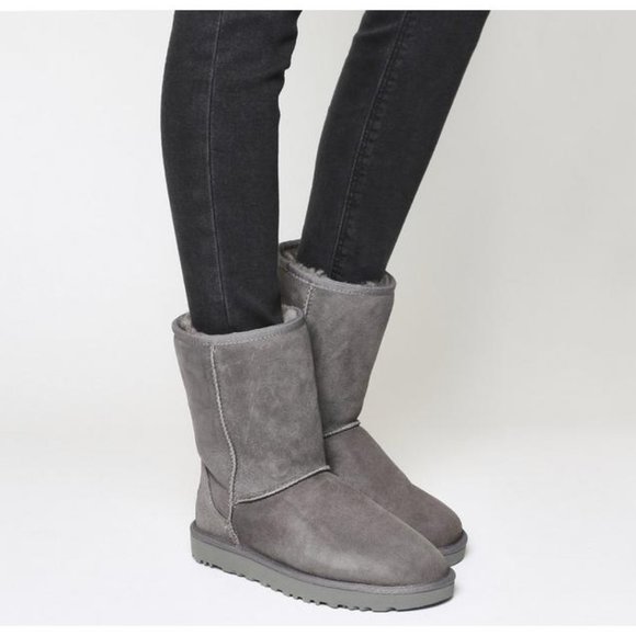 🎁 UGG Women's Classic Short II Boot - Picture 8 of 16